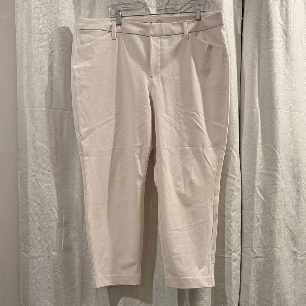 Old Navy White Never Worn High-Rise Pixie Skinny Pants